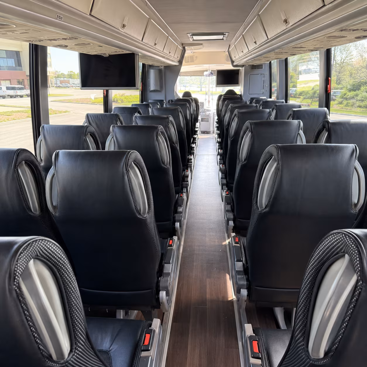 charter buses from bismarck to fargo and minot airports
